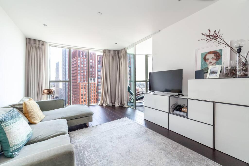 Bright 2br, 2bth Apt, 9 Elms Londres